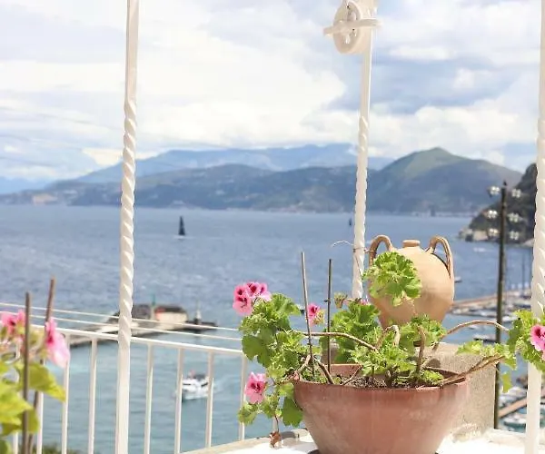 Casa Tarantino Charming Apartamento Capri